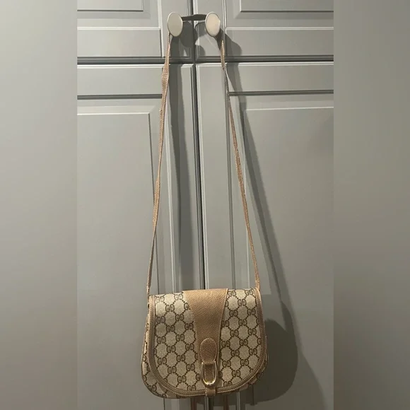 GUCCI Vintage GG Monogram Small Flap Shoulder/Crossbody Bag - Picture 2 of 12